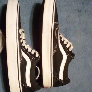 VANS (old skool) 6.5. black/white. 1 Vans(old skool) 6.5. black/black.